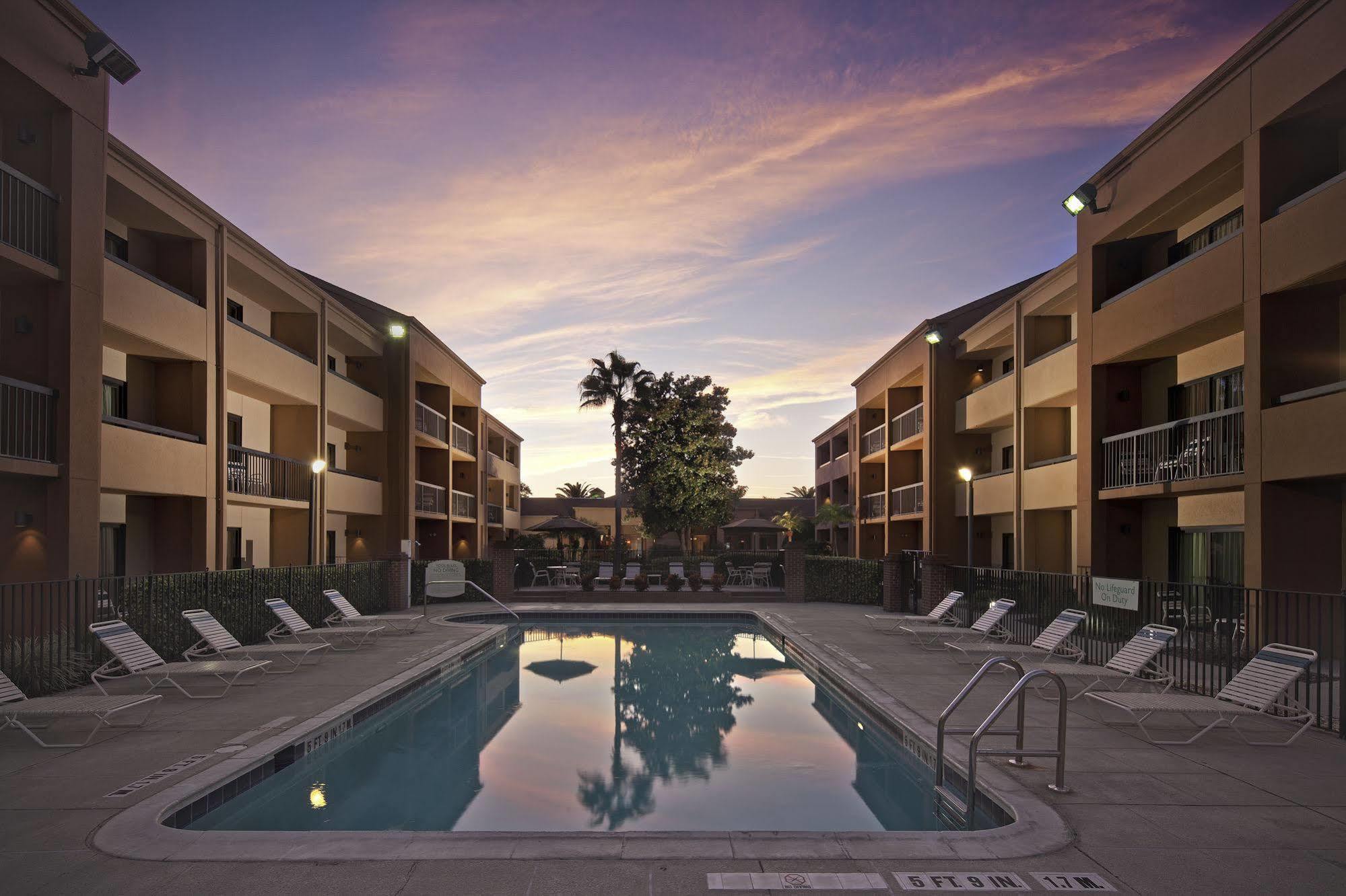 Hotel Courtyard By Marriott Orlando Airport Zařízení fotografie